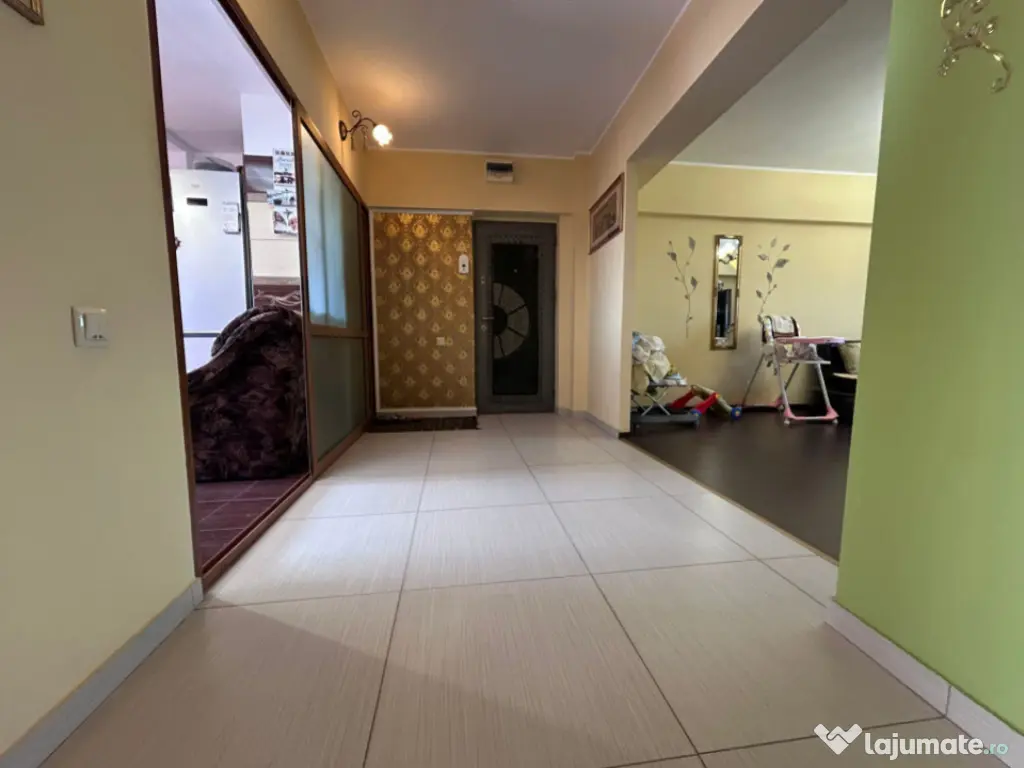 - Apartament 3 camere Central, Mobilat Utilat, Renovat in to 