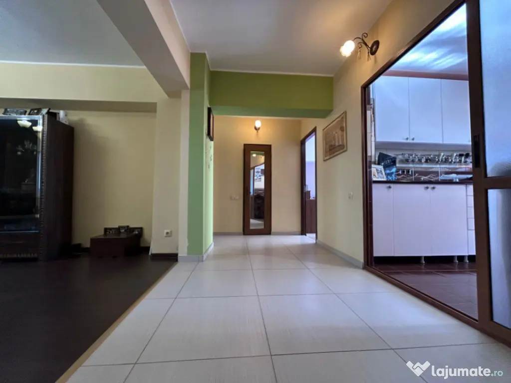 - Apartament 3 camere Central, Mobilat Utilat, Renovat in to 