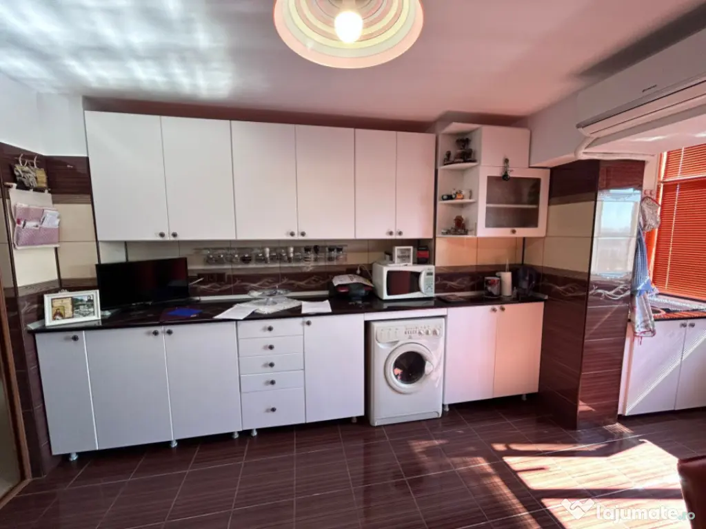 - Apartament 3 camere Central, Mobilat Utilat, Renovat in to 
