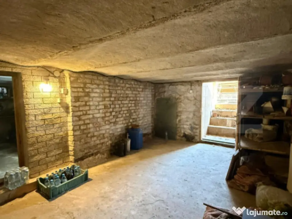 Casa spatioasa, S+P+1, 250mp, Str Ana Ipătescu 