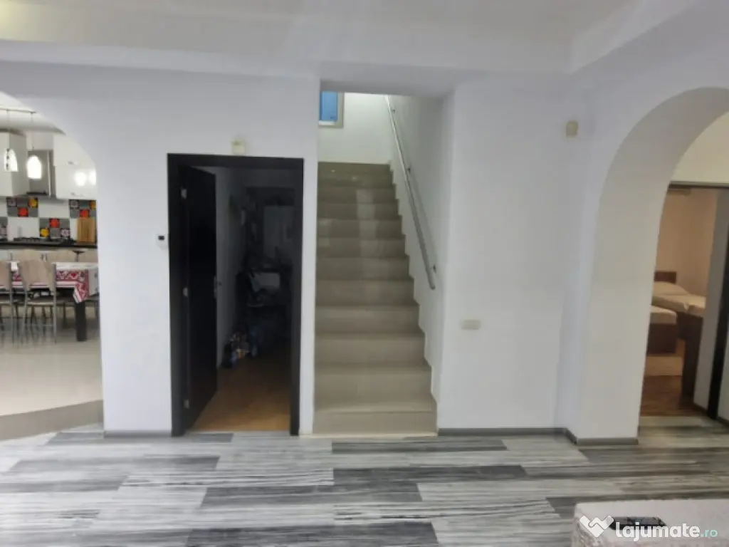 Pensiune cu 10 camere de vanzare, in Mamaia-Sat, zona LIDL 