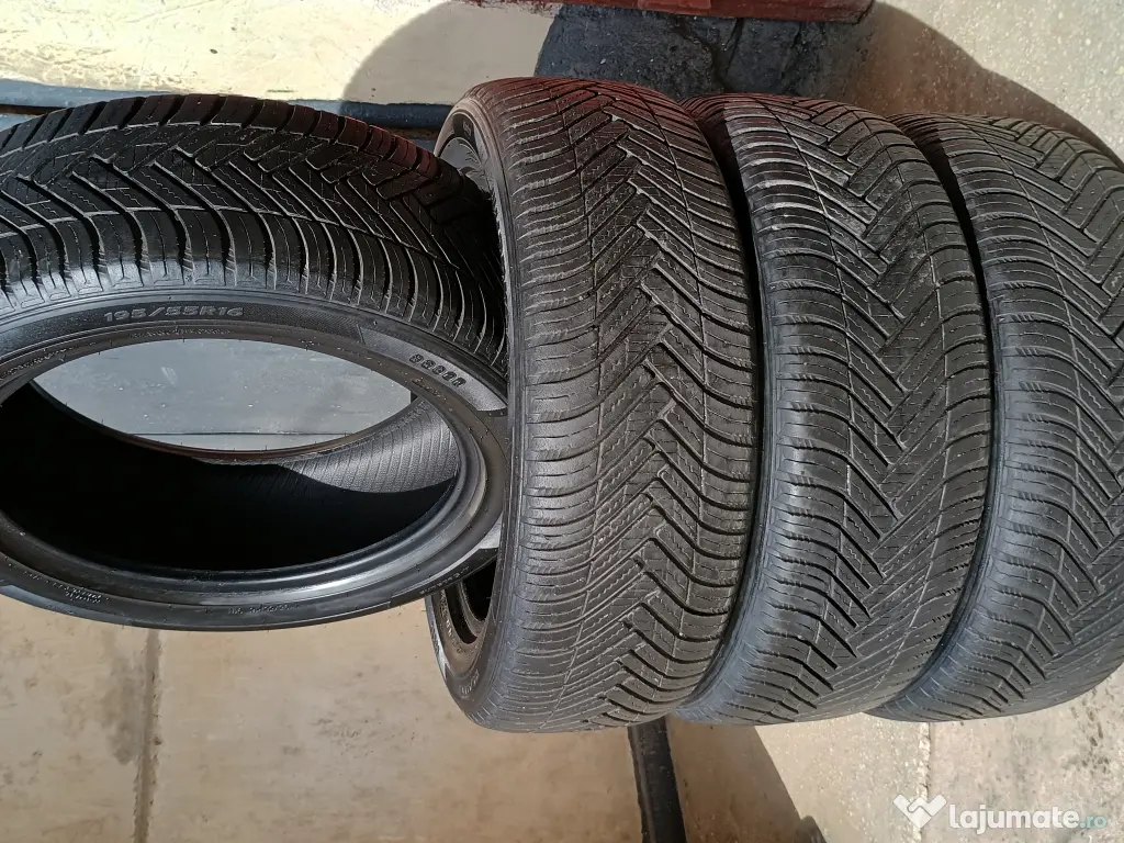 Vând 4 anvelope all season 