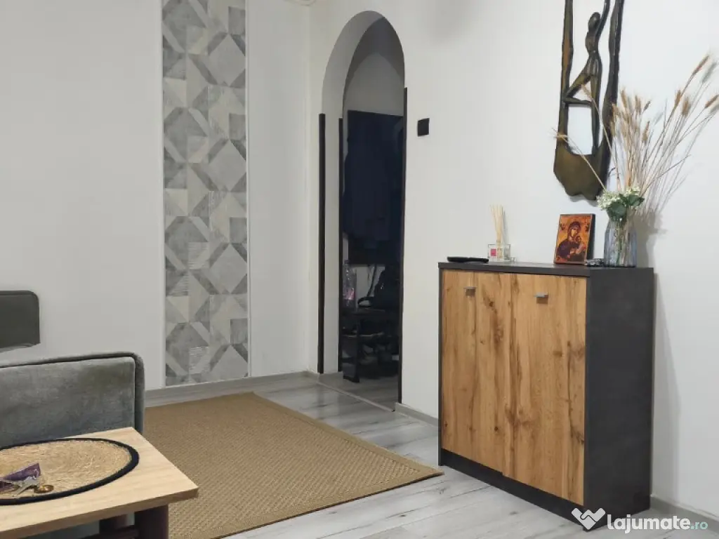 Apartament 2 camere + balcon foarte spatios in Deva, zona Dacia 