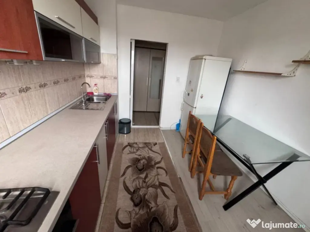 Apartament 2 camere, decomandat - zona Astra