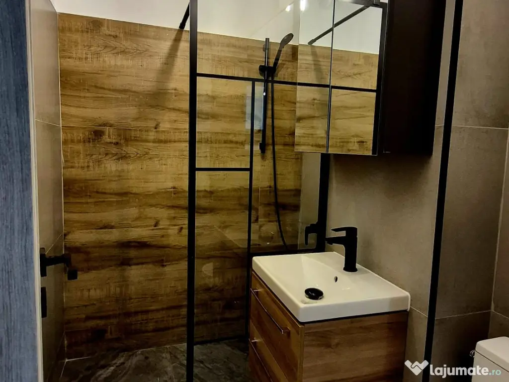 P-ta Victoriei, 2 camere, bloc izolat, totul nou 