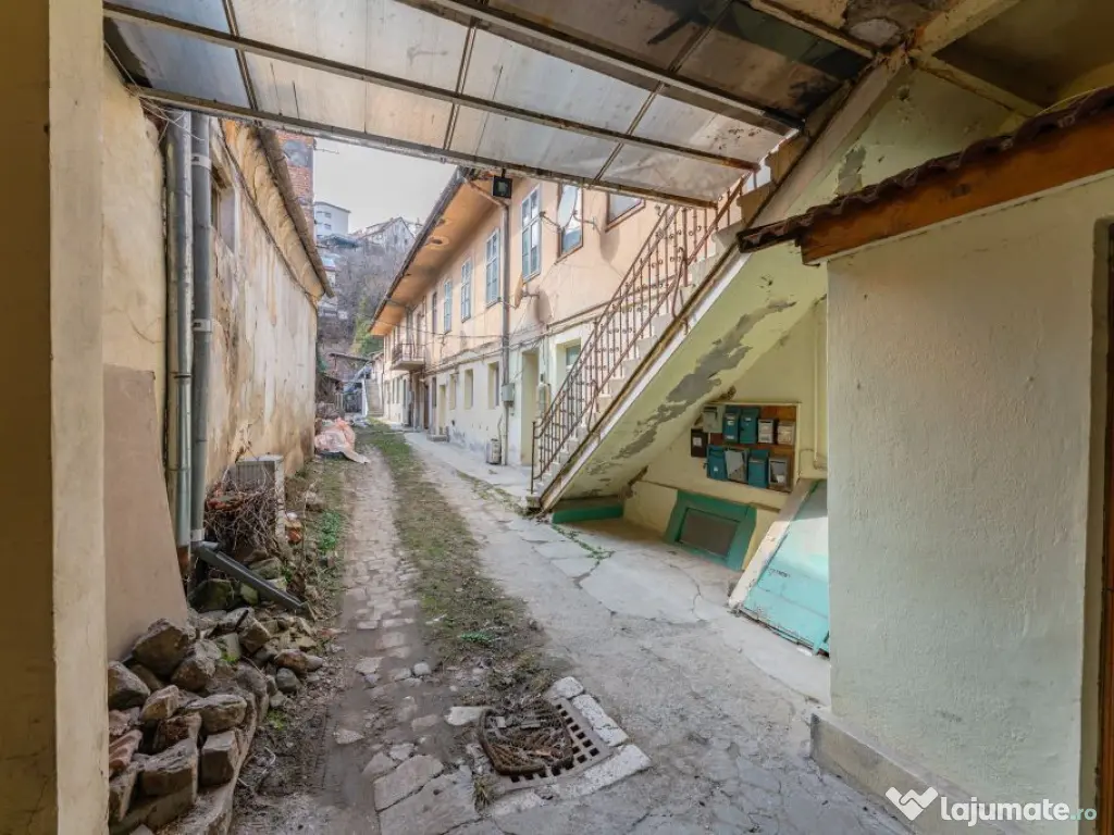 Clădire de vânzare în Brașovul Vechi | 16 camere | Po... 