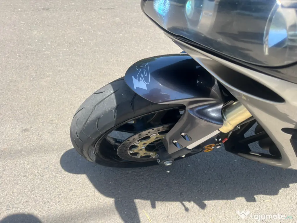 Vând sau schimb yamaha r1 