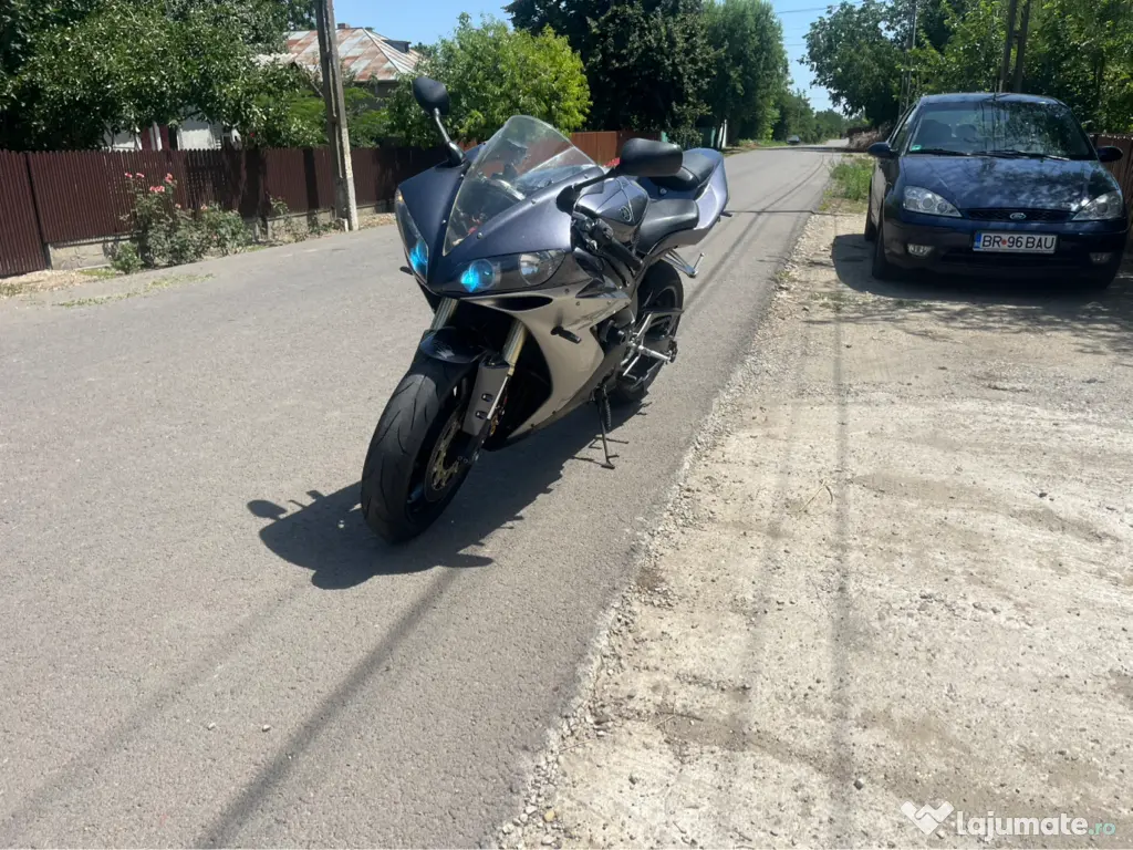 Vând sau schimb yamaha r1 