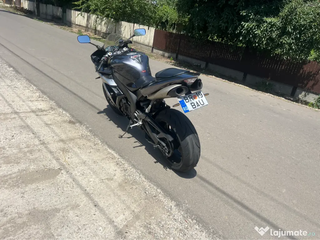 Vând sau schimb yamaha r1 