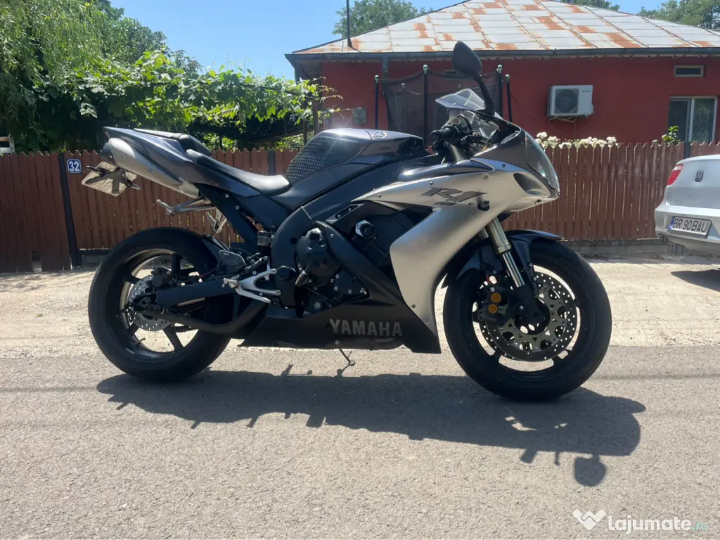 Vând sau schimb yamaha r1 