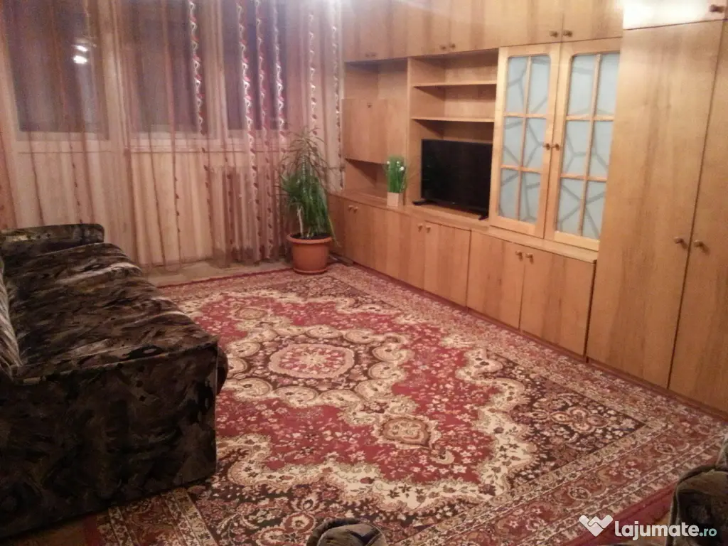 Proprietar închiriez apartament decomandat Doraly 