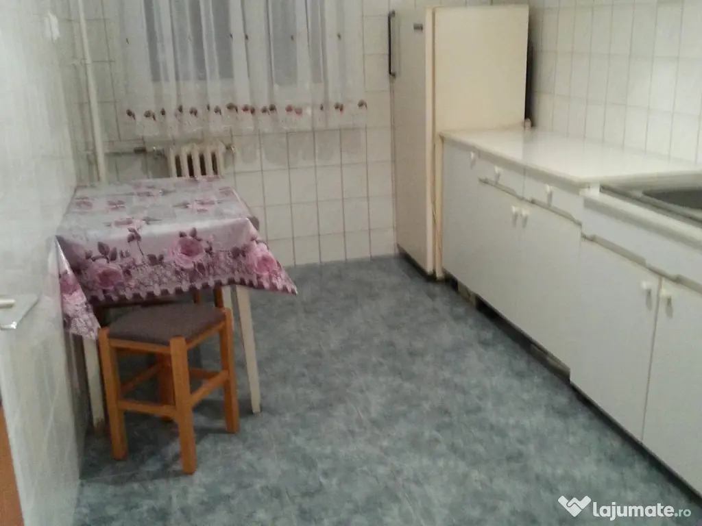 Proprietar închiriez apartament decomandat Doraly 