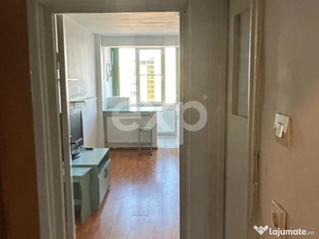 Garsoniera de inchiriat – Garii / Tractorul,- 270 Euro. 