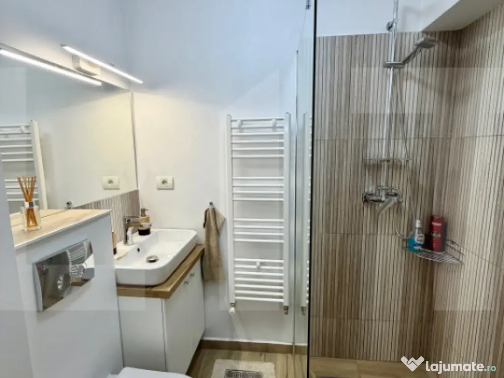 Apartament modern la prima închiriere, zonă excelentă 