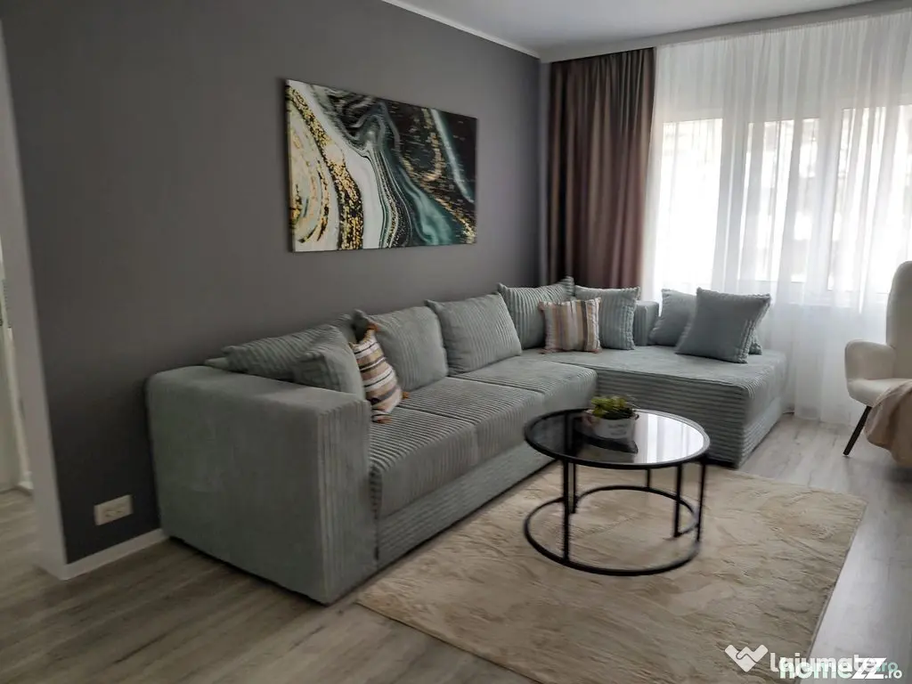 Vanzare - apartament cu 3 camere, Micro 16, renovat, mobi... 