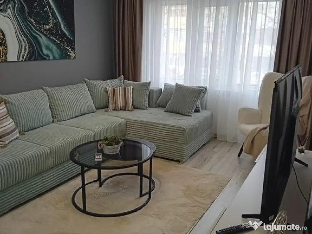 Vanzare - apartament cu 3 camere, Micro 16, renovat, mobi... 