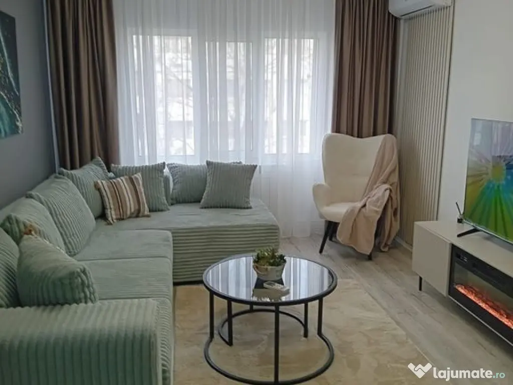 Vanzare - apartament cu 3 camere, Micro 16, renovat, mobi... 
