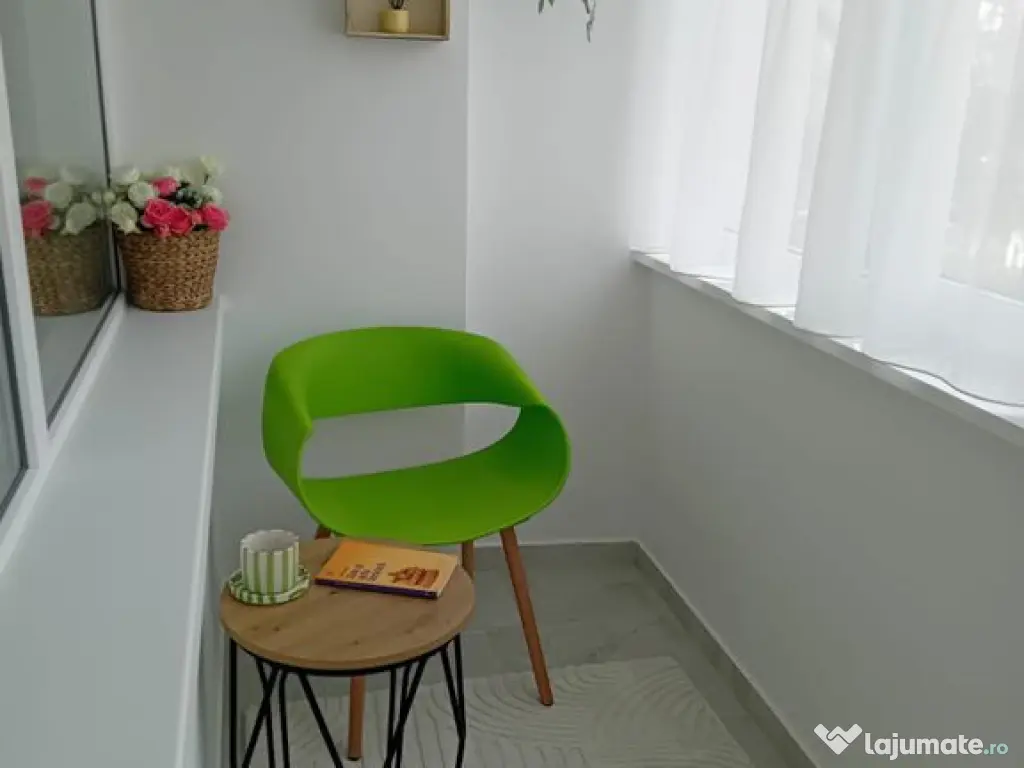 Vanzare - apartament cu 3 camere, Micro 16, renovat, mobi... 