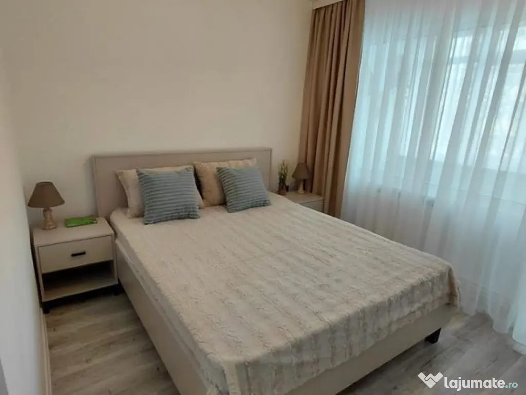 Vanzare - apartament cu 3 camere, Micro 16, renovat, mobi... 