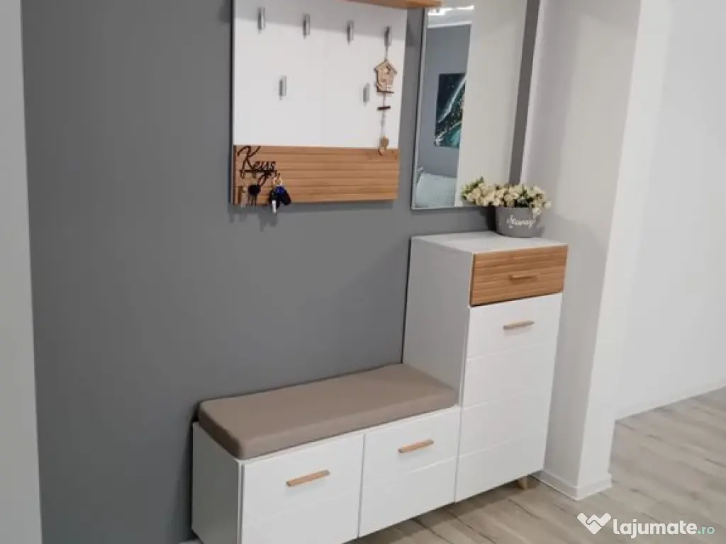 Vanzare - apartament cu 3 camere, Micro 16, renovat, mobi... 