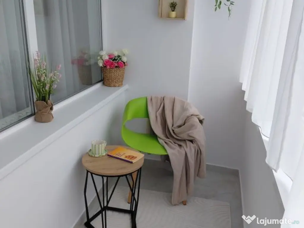 Vanzare - apartament cu 3 camere, Micro 16, renovat, mobi... 