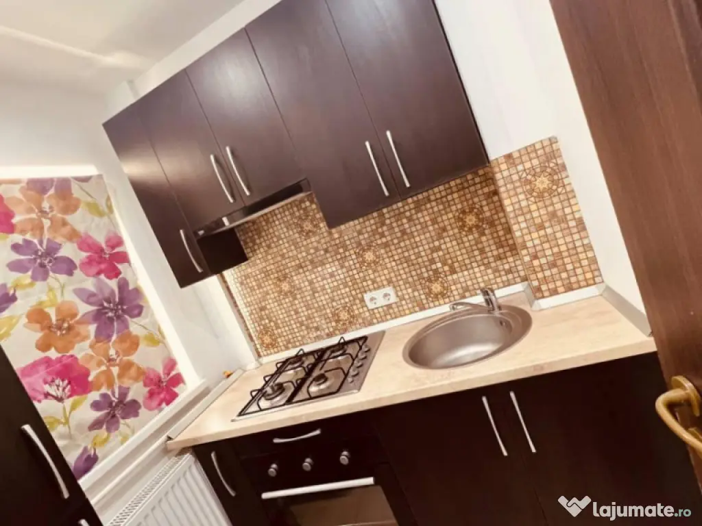 La Cheie - Garsoniera Ansamblul Dorobantilor - etaj 3/4. 