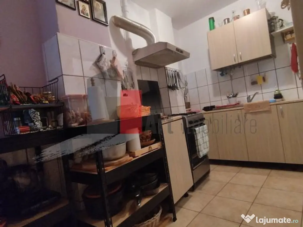 Apartament cu 3 camere de vanzare-Piata Victoriei 