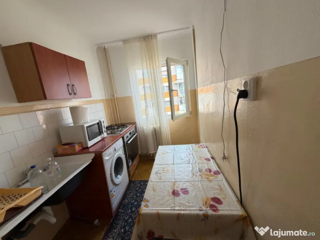 Garsoniera decomandata, 38 mp , etaj 3/4, zona Rovine 