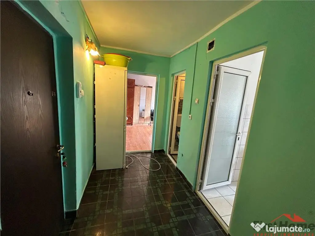 Garsoniera ,34mp, etaj 3, zona sud, Aleea Stadionului. 