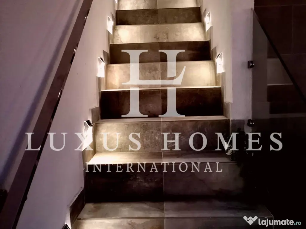 Penthouse cu terasă pe acoperiș și vedere la mare într-o stațiune de lux 