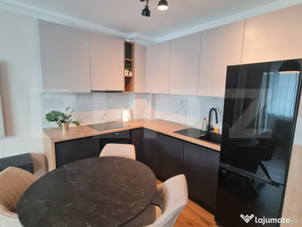 Apartament mobilat si utilat, lift, 2 garaje, zona Sub Cetat 