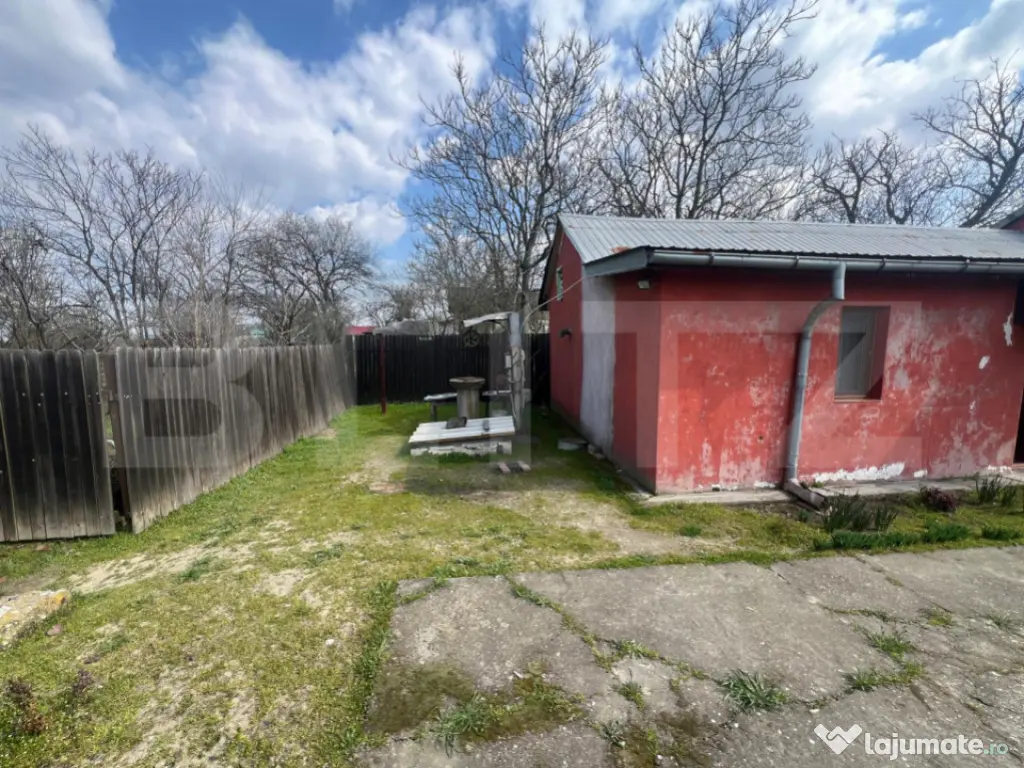 Casa pe parter, 75mp, teren generos 2000mp, Troaca 