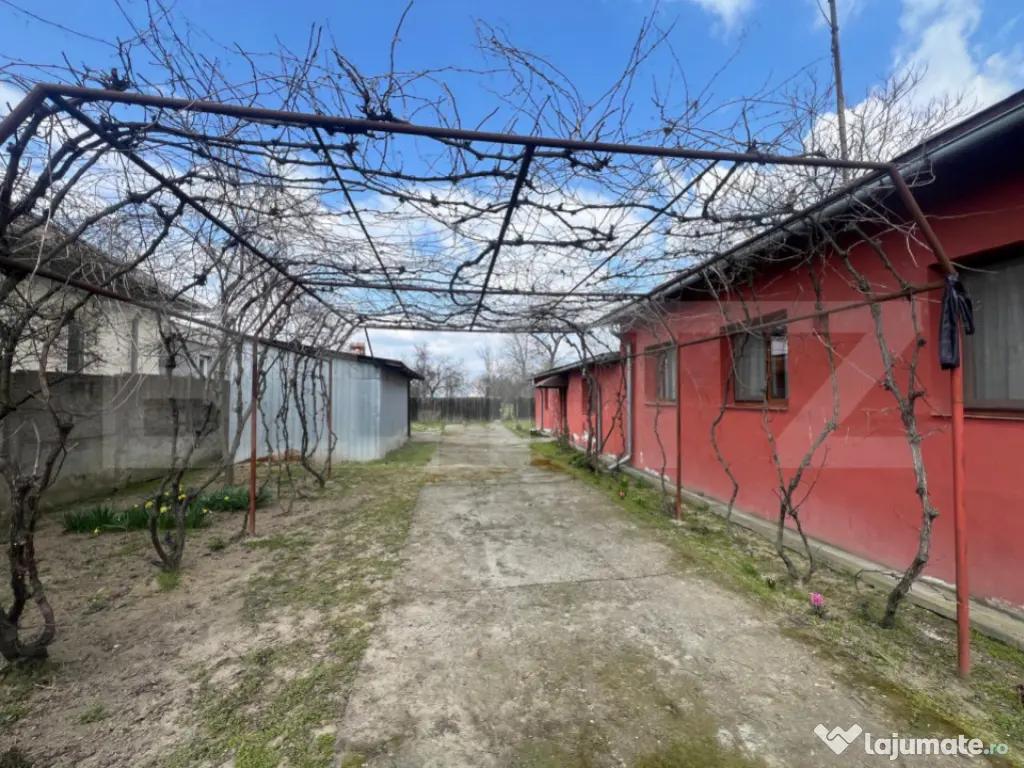 Casa pe parter, 75mp, teren generos 2000mp, Troaca 