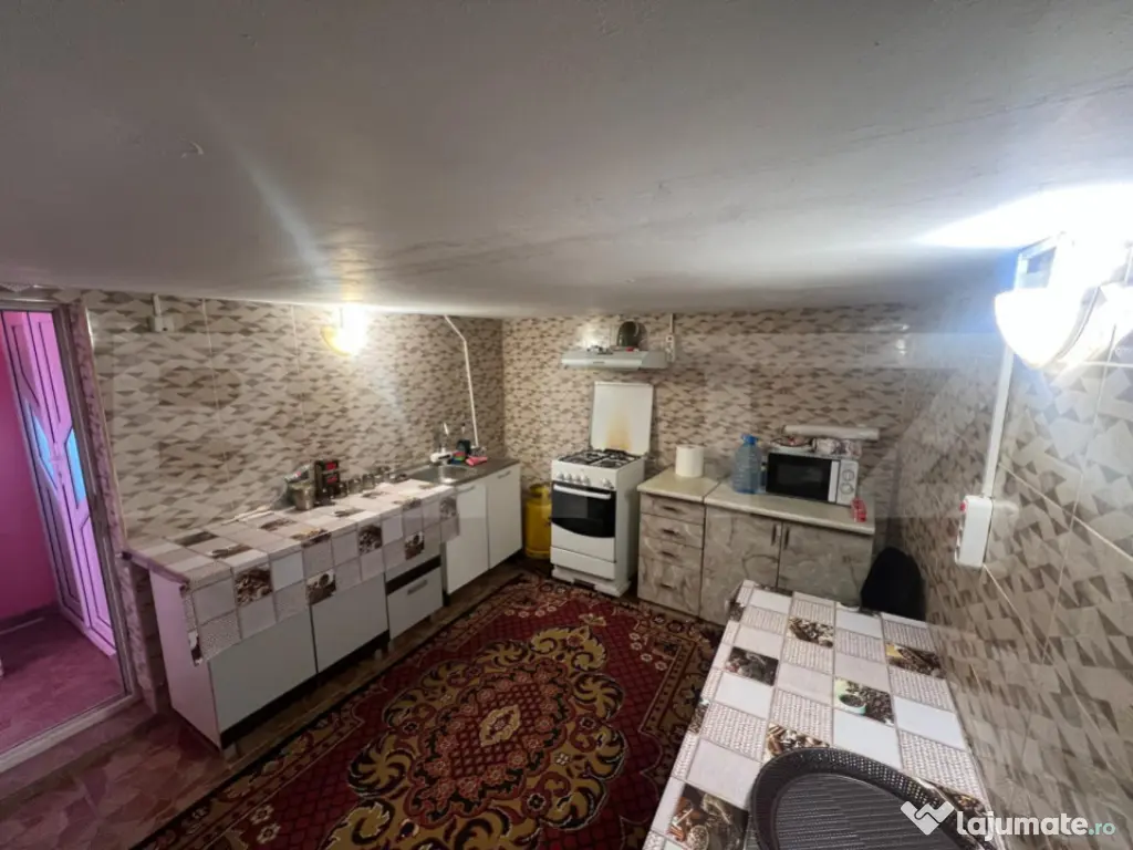 Casa pe parter, 75mp, teren generos 2000mp, Troaca 