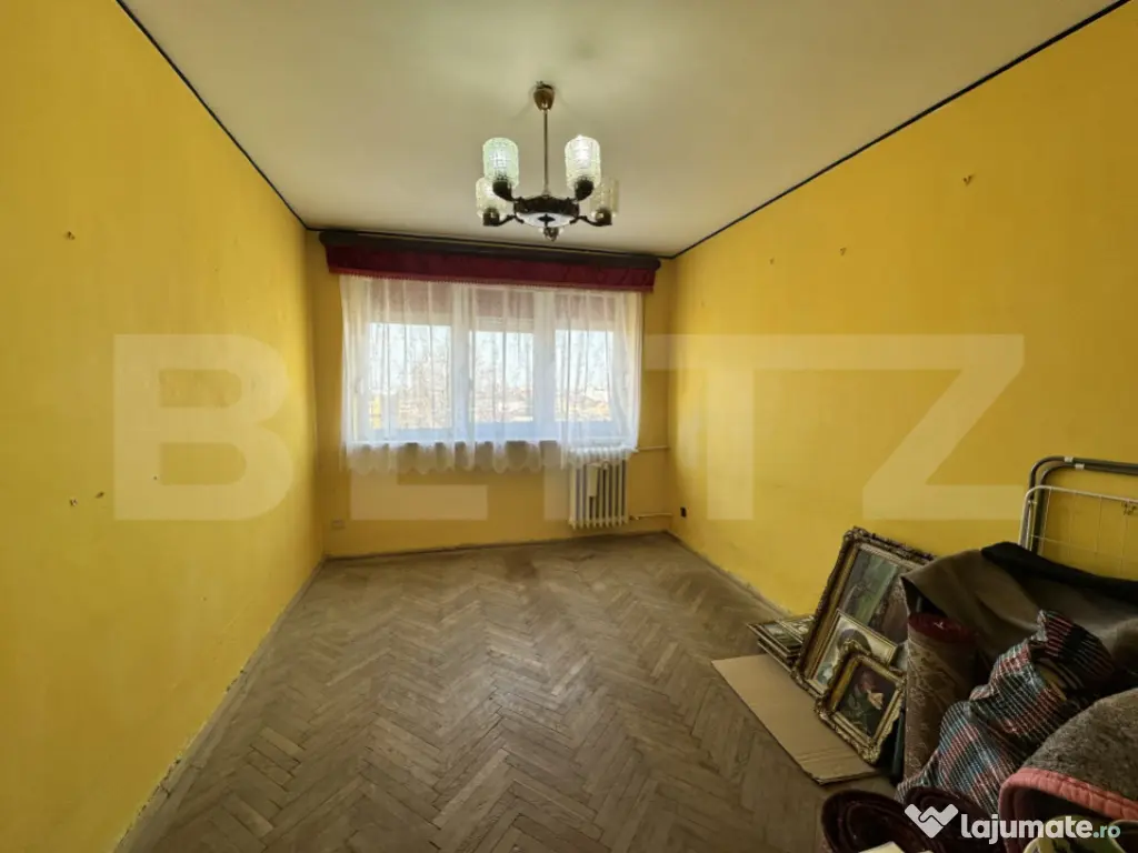 Apartament 3 camere, decomandat, 66 mp, zona Piata , Valea R