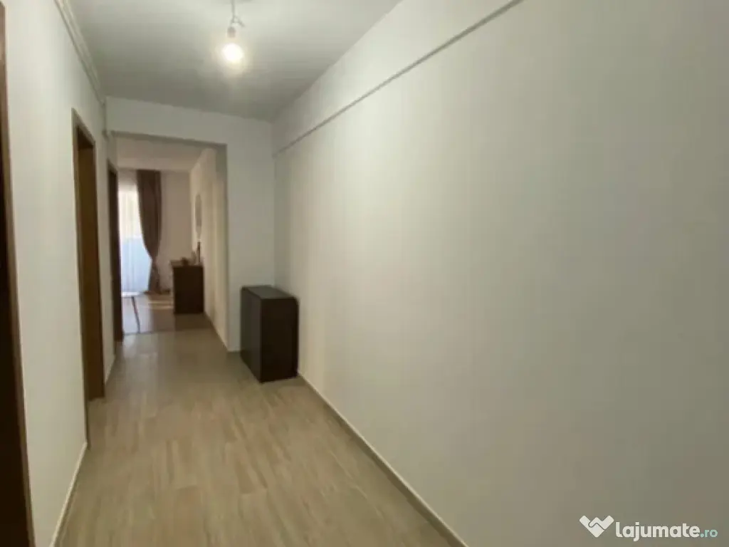 Apartament 2 camere, decomandat - zona Tractorul 