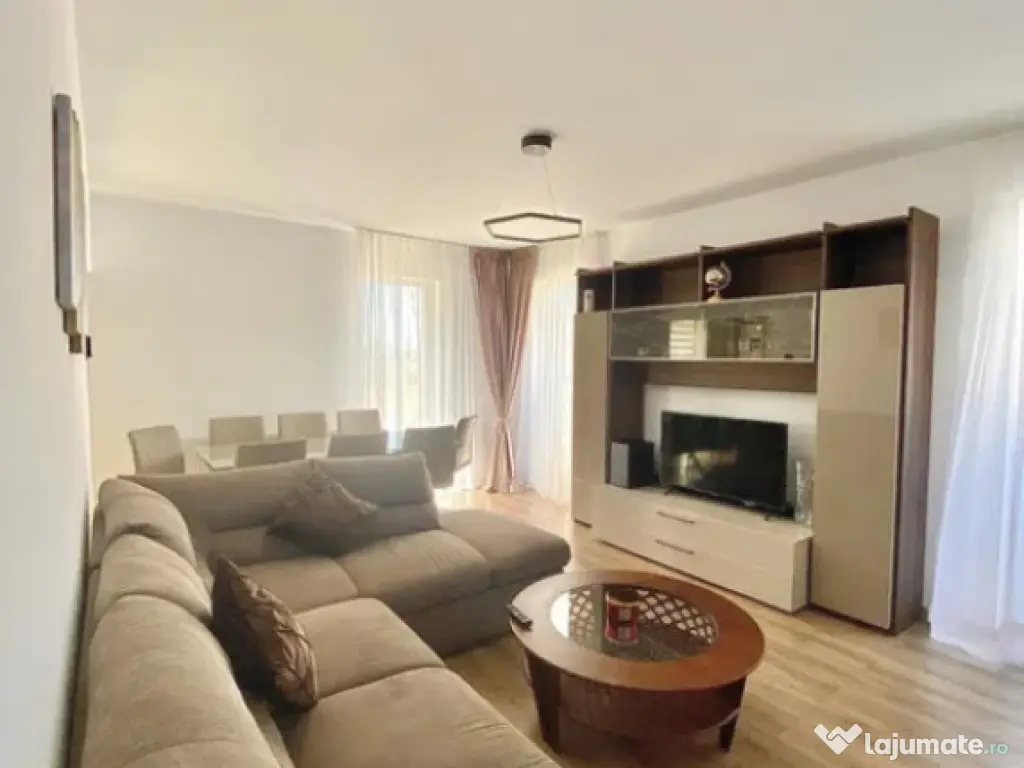 Apartament 2 camere, decomandat - zona Tractorul 