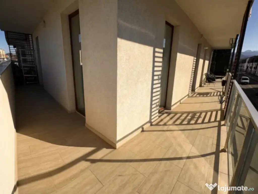 Apartament 2 camere, decomandat - zona Tractorul 