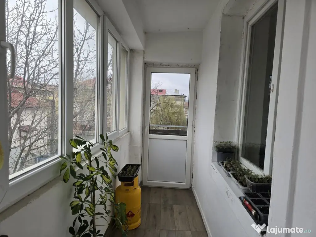 LOC. RACACIUNI, APARTAMENT 3 CAMERE 