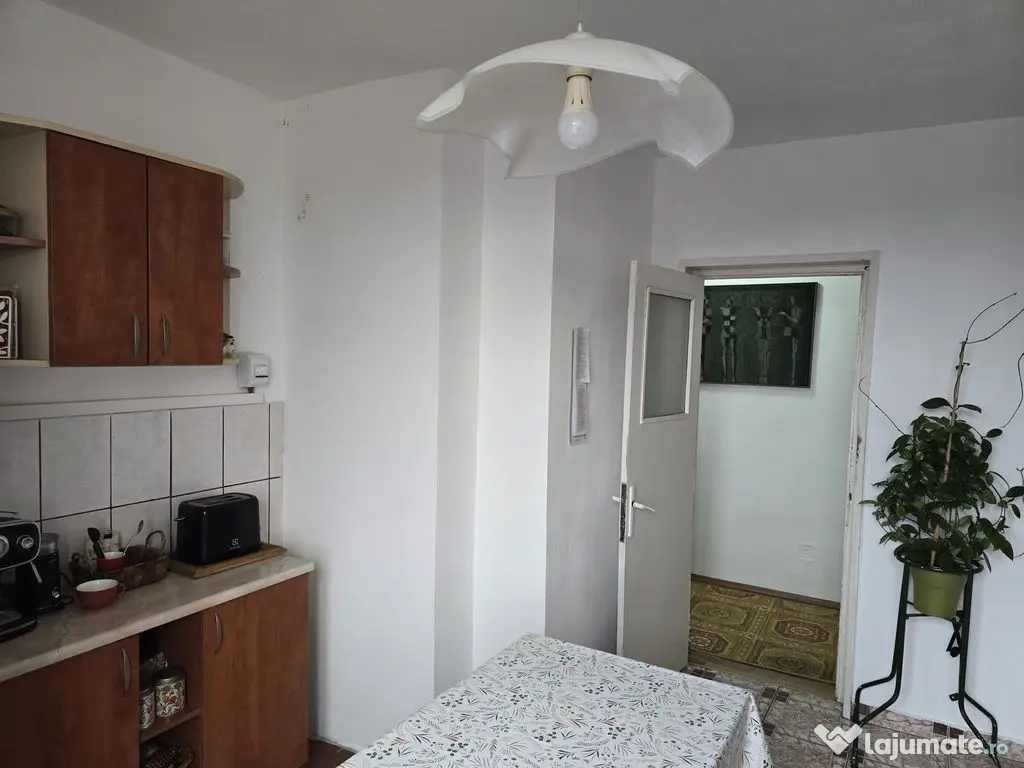LOC. RACACIUNI, APARTAMENT 3 CAMERE 