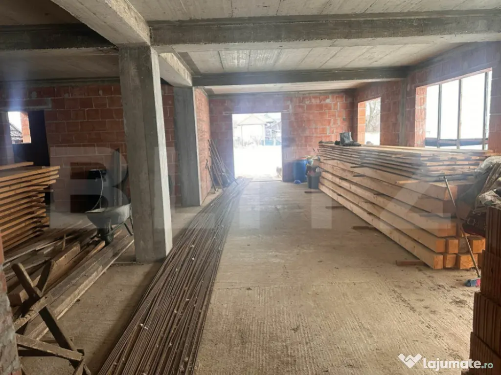 Casă la roșu în Halmeu, 119 mp + teren 1643 mp, zonă lin 