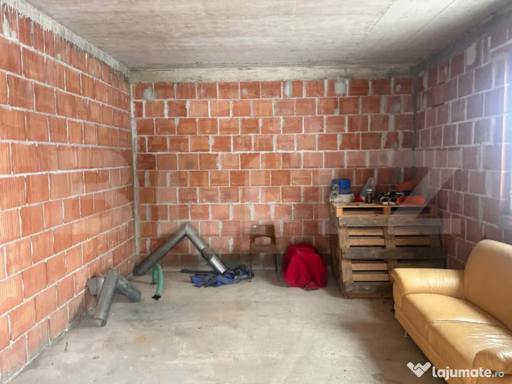 Casă la roșu în Halmeu, 119 mp + teren 1643 mp, zonă lin 