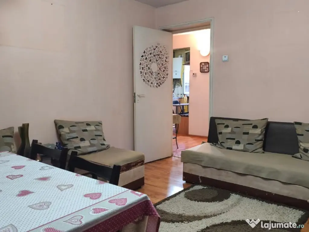 Apartament 2 camere, decomandat + loc parcare cu copertina concesionat 