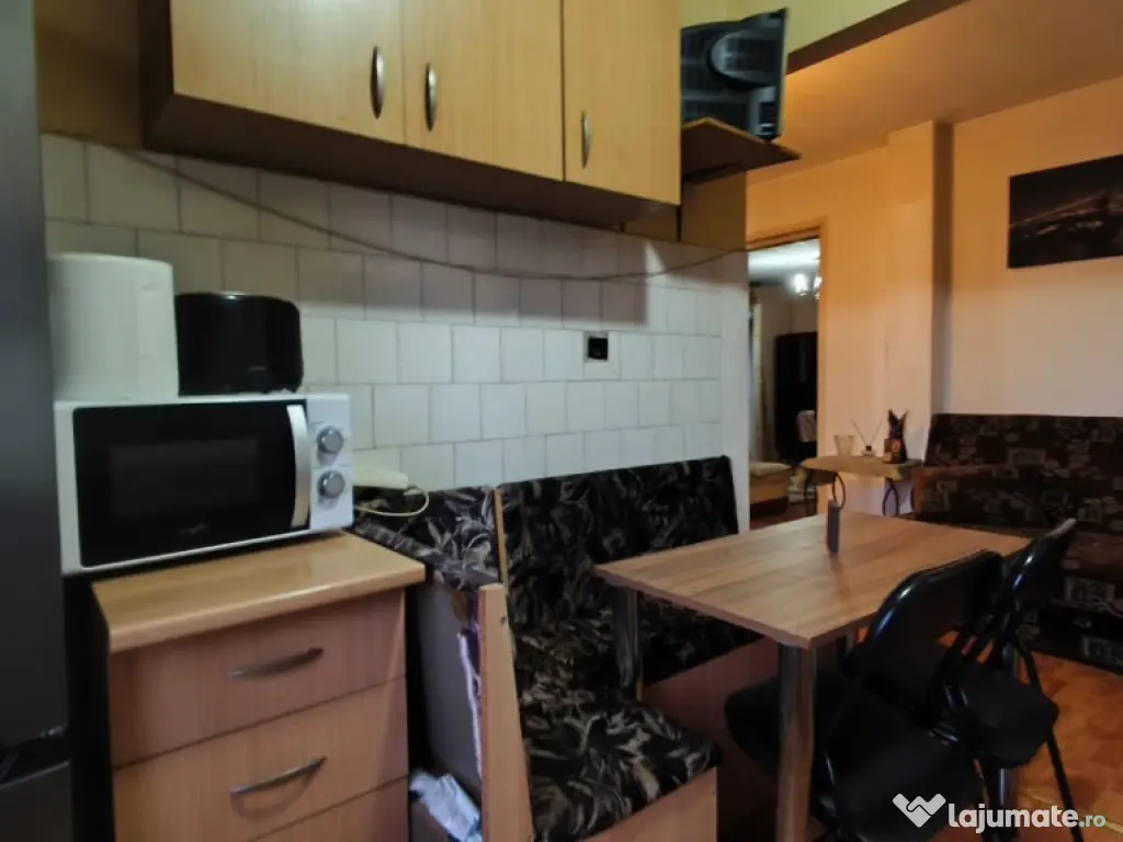 Apartament 2 camere, decomandat + loc parcare cu copertina concesionat 