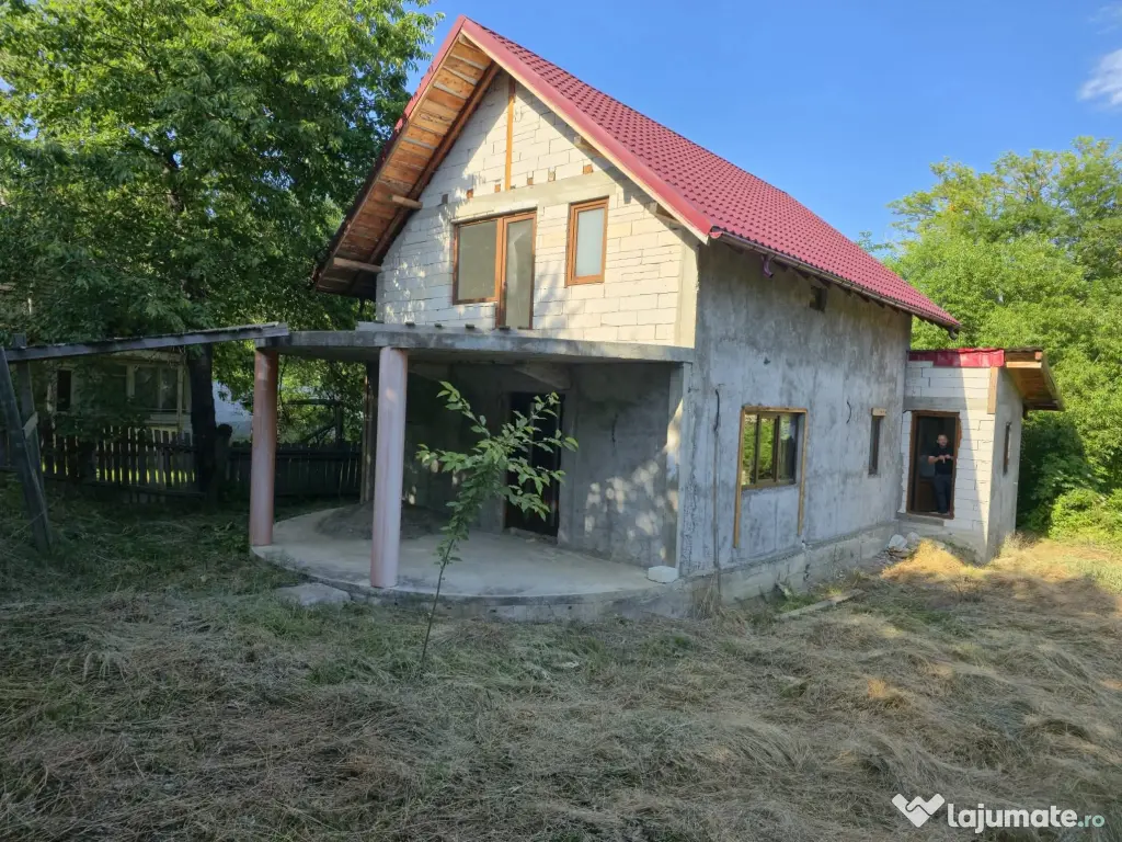 Casă de vânzare în comuna Gârcina 