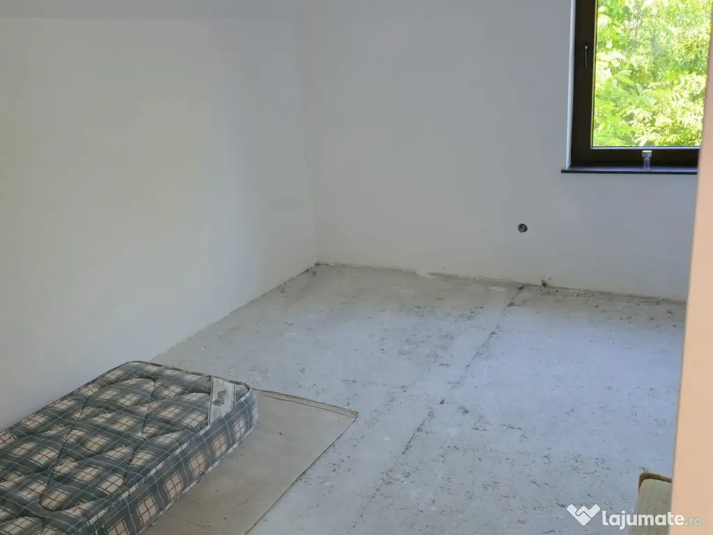 Casă de vânzare în comuna Gârcina 