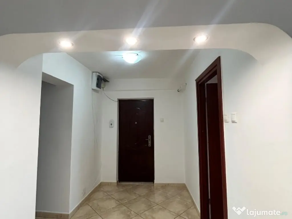 Inchiriez apartament 3 camere, centrala proprie,  Focsani Cuza Voda 