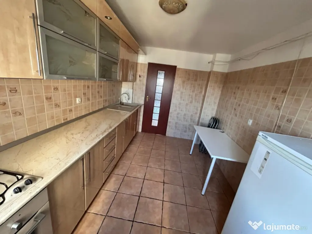 Inchiriez apartament 3 camere, centrala proprie,  Focsani Cuza Voda 
