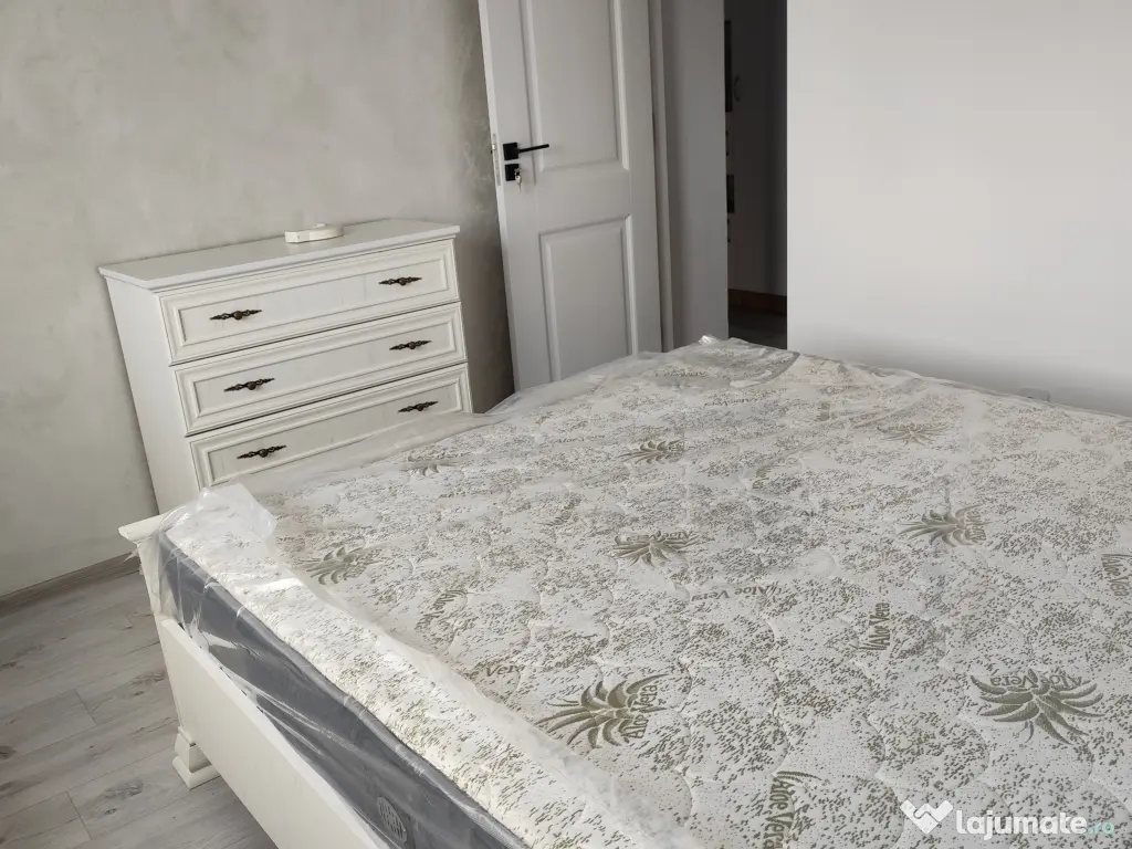 Închiriez apartament cu două camere 