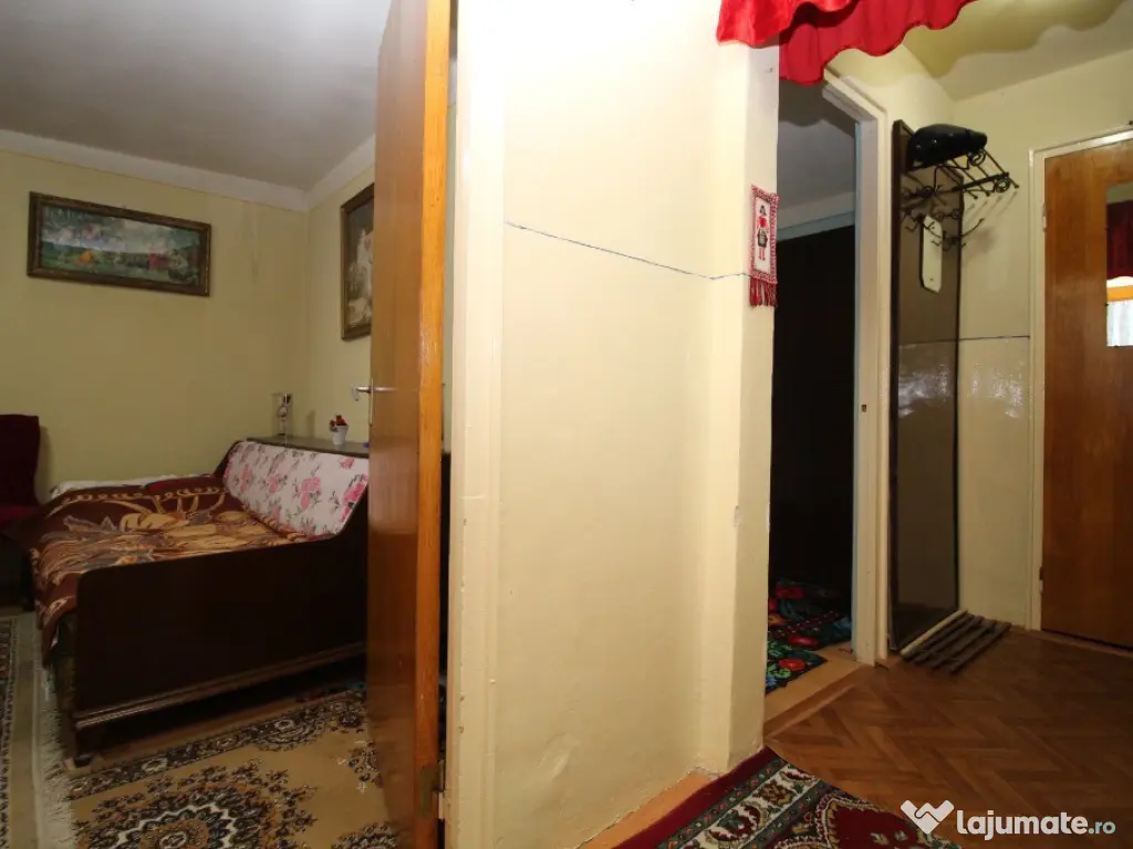 Titan - Câmpia LIbertății, 3 camere decomandat, etaj 1 